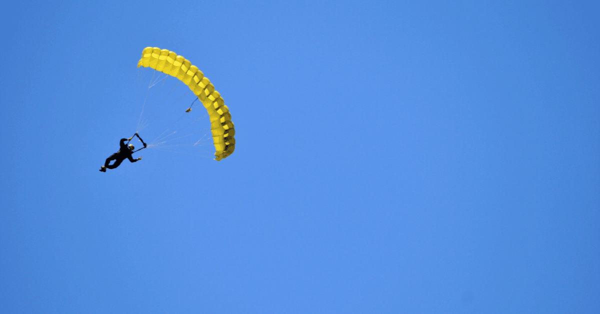 skydiving-over-lake-taupo