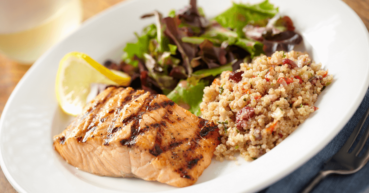 grilled-salmon-with-quinoa-salad