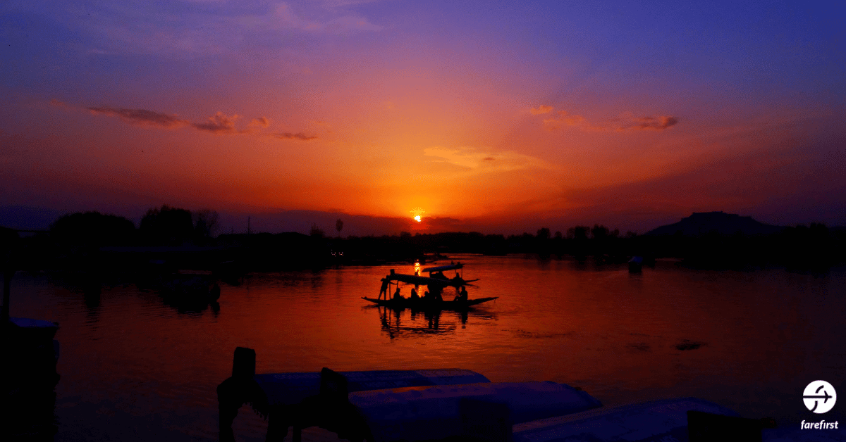 dal-lake-srinagar-golden-reflections